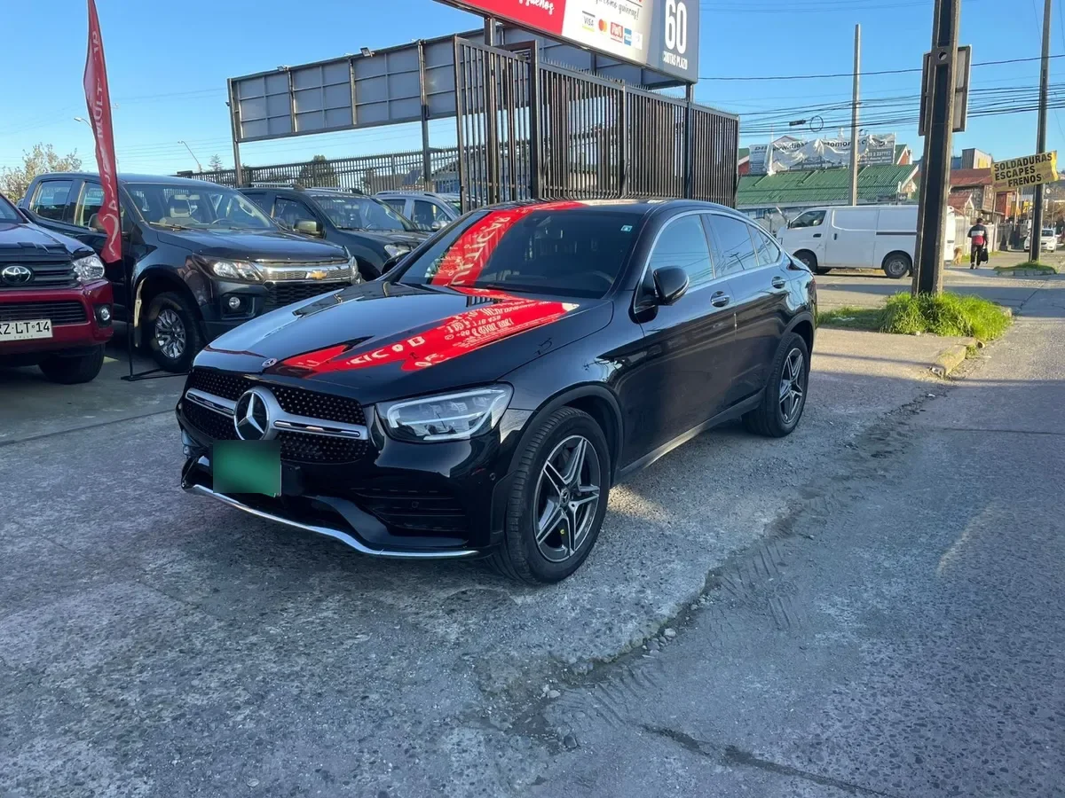 MERCEDES BENZ GLC 300 2.0 At año 2020