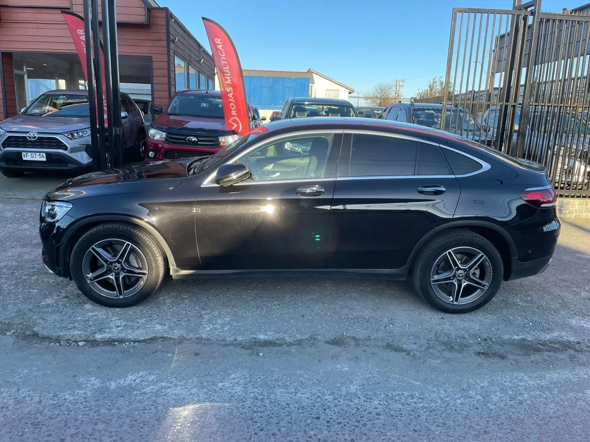 MERCEDES BENZ GLC 300 2.0 At año 2020