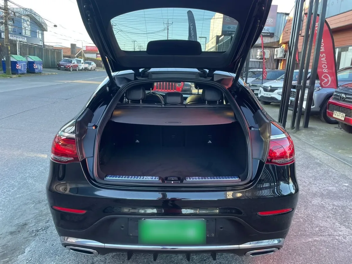 MERCEDES BENZ GLC 300 2.0 At año 2020