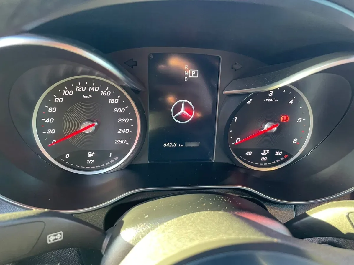 MERCEDES BENZ GLC 300 2.0 At año 2020