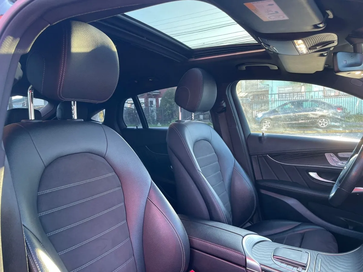 MERCEDES BENZ GLC 300 2.0 At año 2020
