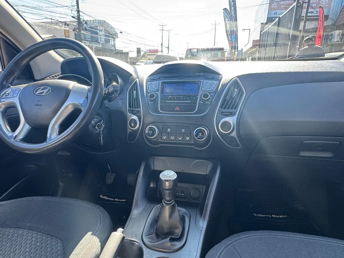 HYUNDAI TUCSON 2.0 Lm Gl 5mt Base Mt año 2012