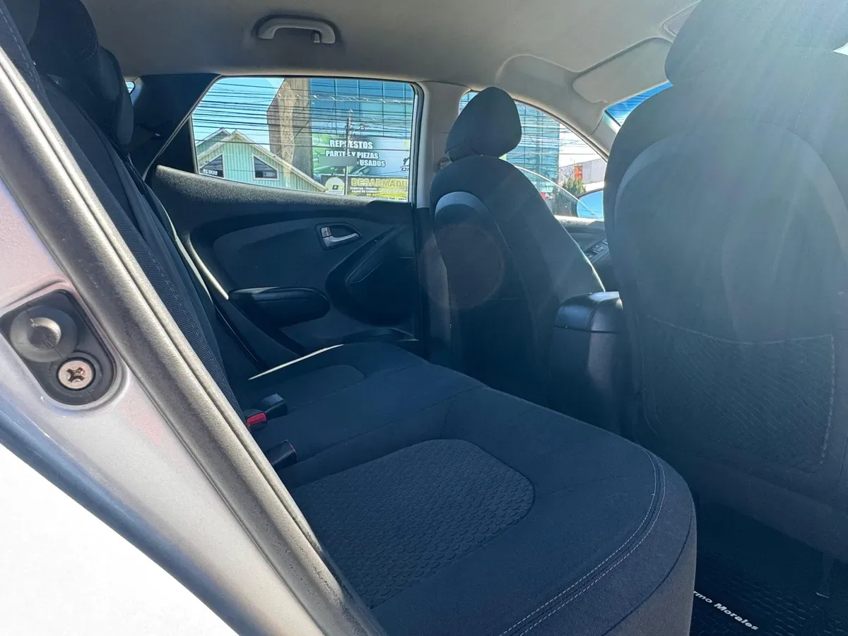 HYUNDAI TUCSON 2.0 Lm Gl 5mt Base Mt año 2012