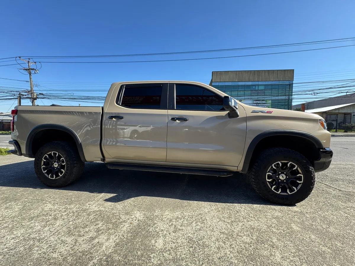 CHEVROLET SILVERADO 6.2 Zr2 At 4x4 año 2023