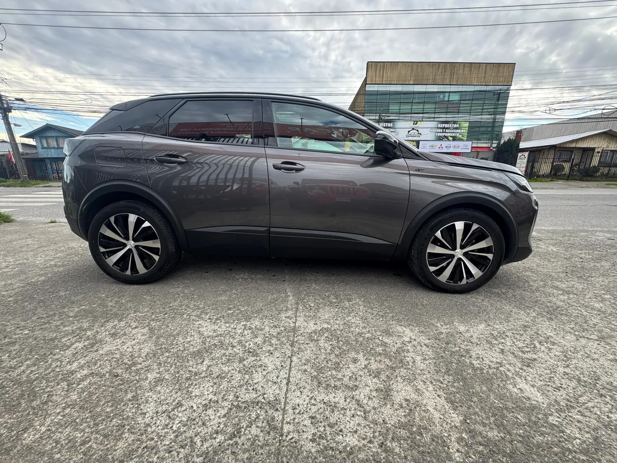 PEUGEOT 3008 1.5 Gt Black Pack Bluehdi 130 Eat8 At año 2024