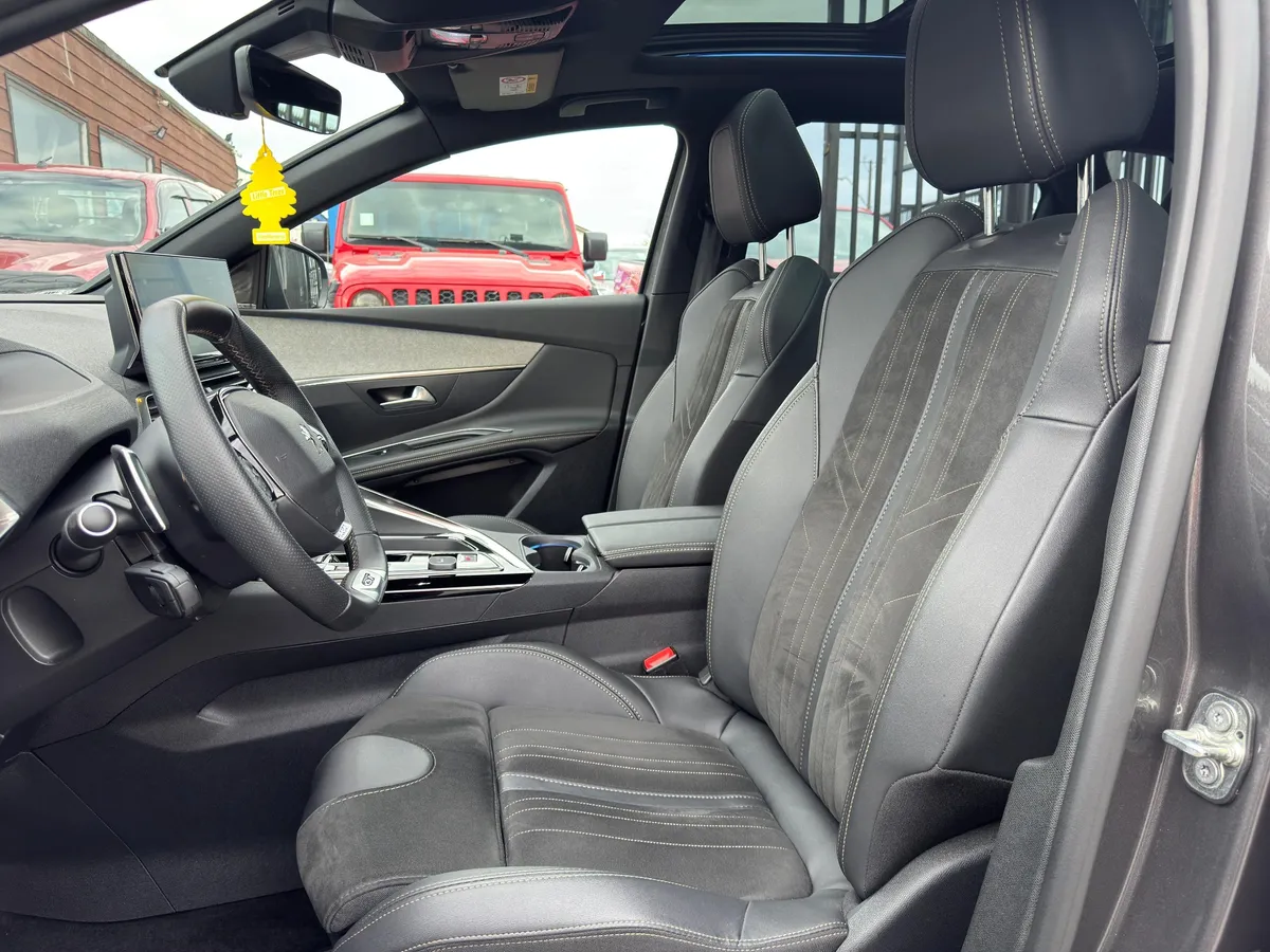 PEUGEOT 3008 1.5 Gt Black Pack Bluehdi 130 Eat8 At año 2024