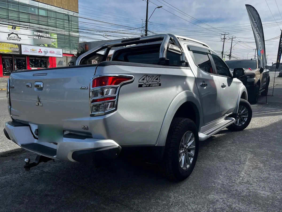 MITSUBISHI L200 2.4 Dakar Crs At 4x2 Diesel año 2019