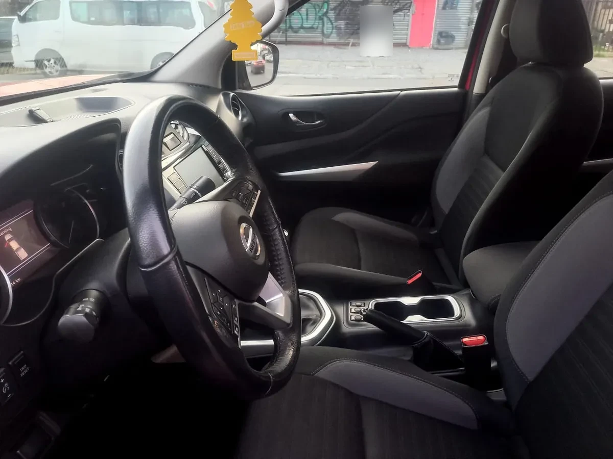 Nissan NAVARA D Cab Mt 4x4 2.3 año 2022