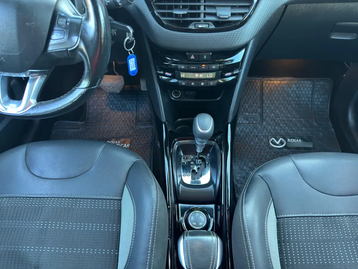 Peugeot 2008 Blue Hdi 130 Eat8 1.5 Aut año 2023