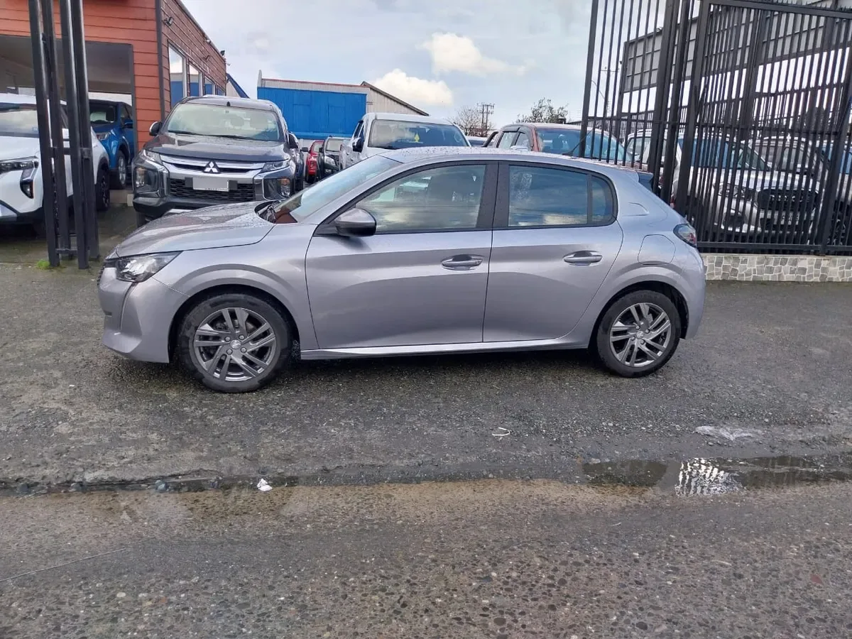 Peugeot 208 Puretech 75 1.2 año 2022