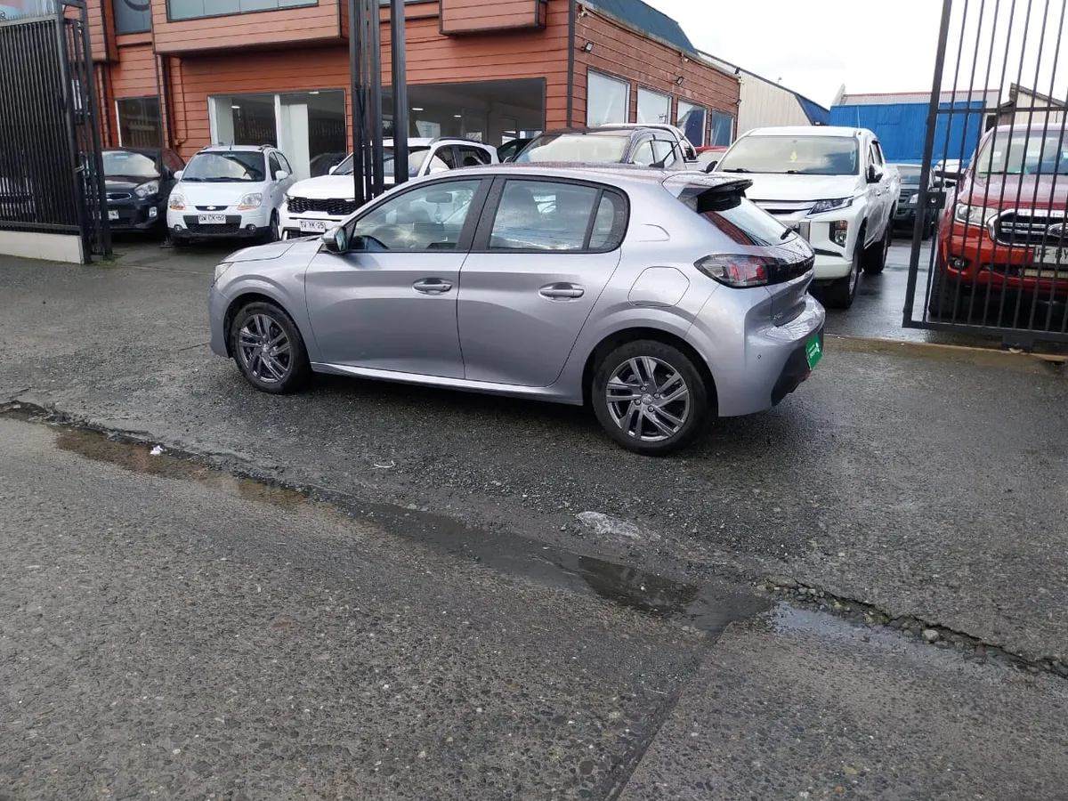 Peugeot 208 Puretech 75 1.2 año 2022