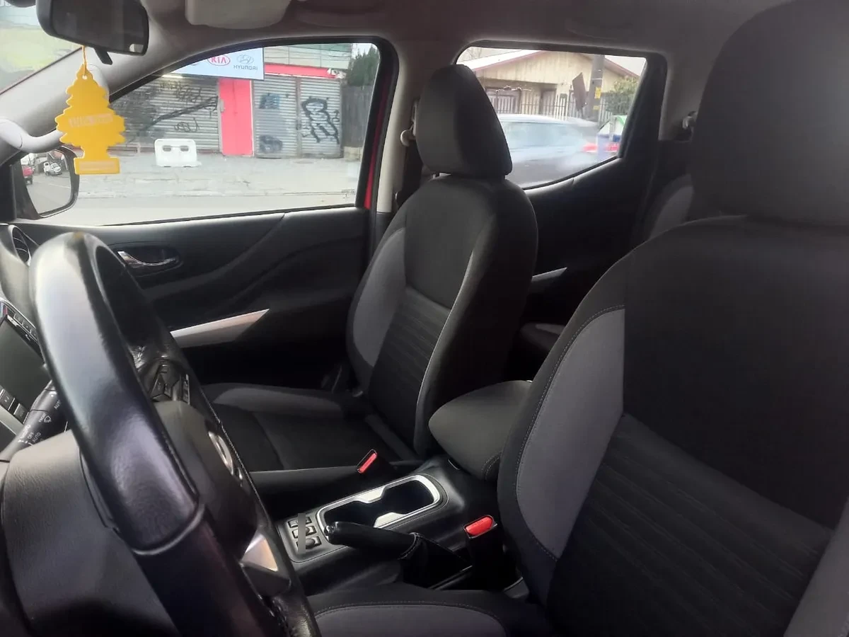 Nissan NAVARA D Cab Mt 4x4 2.3 año 2022