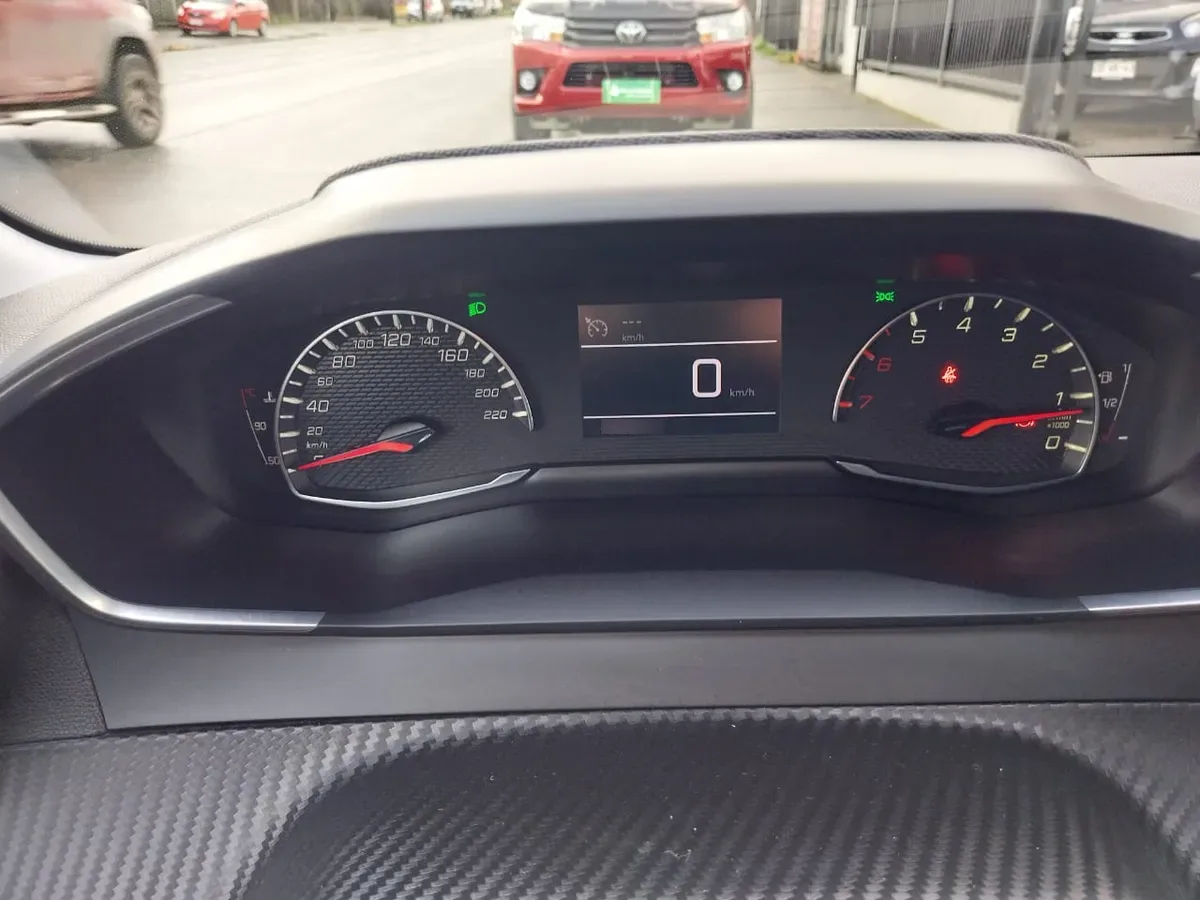 Peugeot 208 Puretech 75 1.2 año 2022