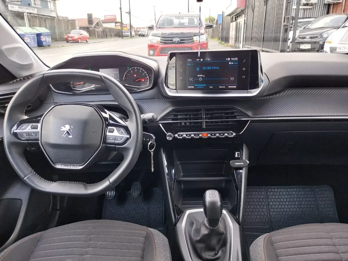 Peugeot 208 Puretech 75 1.2 año 2022
