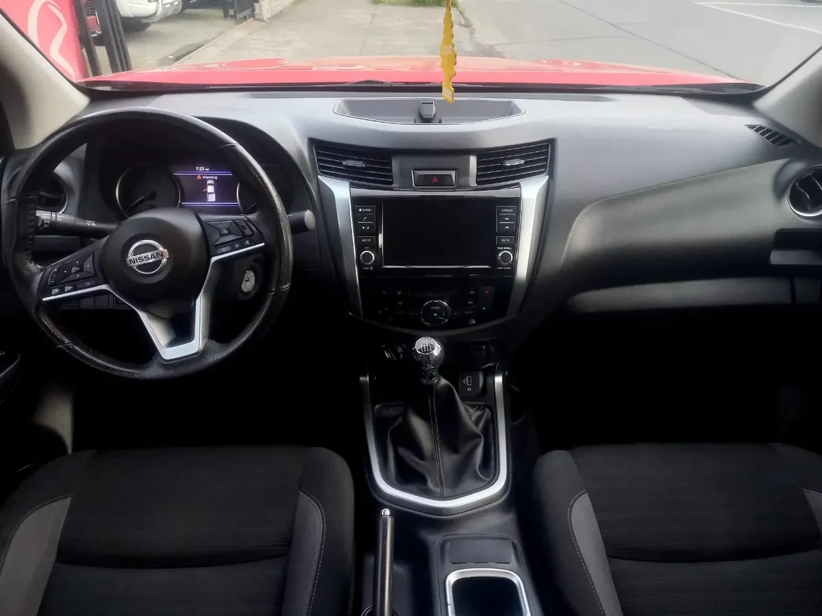 Nissan NAVARA D Cab Mt 4x4 2.3 año 2022