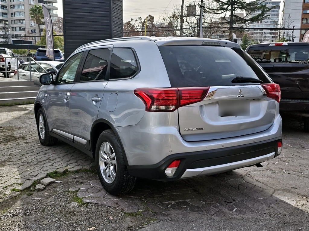 MITSUBISHI OUTLANDER 2.4 Gls At 4x4 año 2017