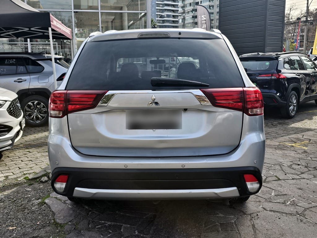 MITSUBISHI OUTLANDER 2.4 Gls At 4x4 año 2017