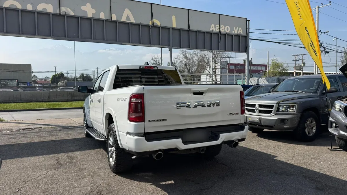 Ram 1500 Laramie Crew Cab Sport año 2023