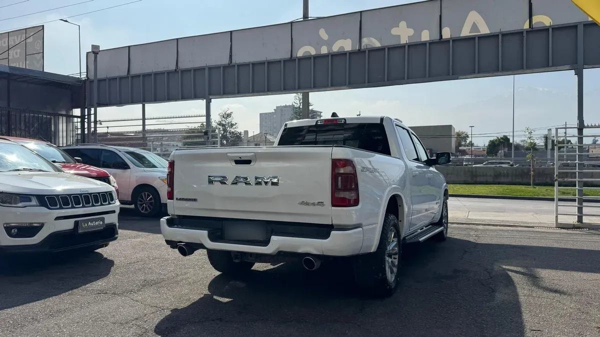 Ram 1500 Laramie Crew Cab Sport año 2023