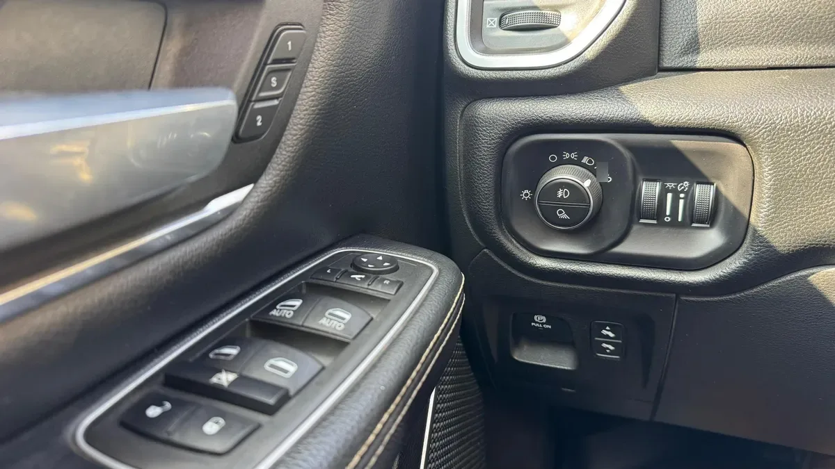 Ram 1500 Laramie Crew Cab Sport año 2023