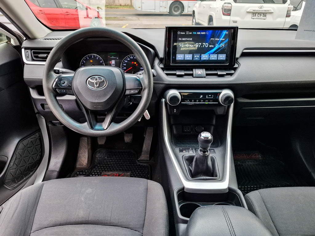 TOYOTA RAV4 Le 2.0 Mt año 2019