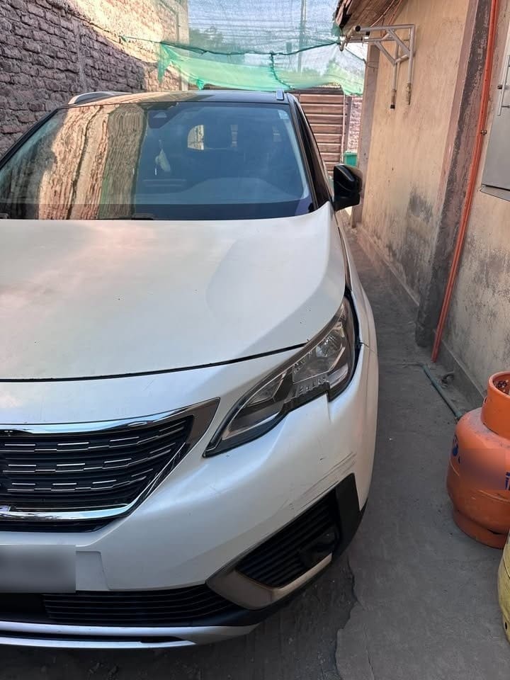 PEUGEOT 5008 2.0 Gt Bluehdi 180hp E6 At Diesel año 2018