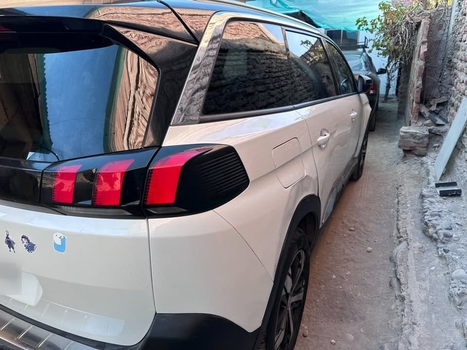 PEUGEOT 5008 2.0 Gt Bluehdi 180hp E6 At Diesel año 2018