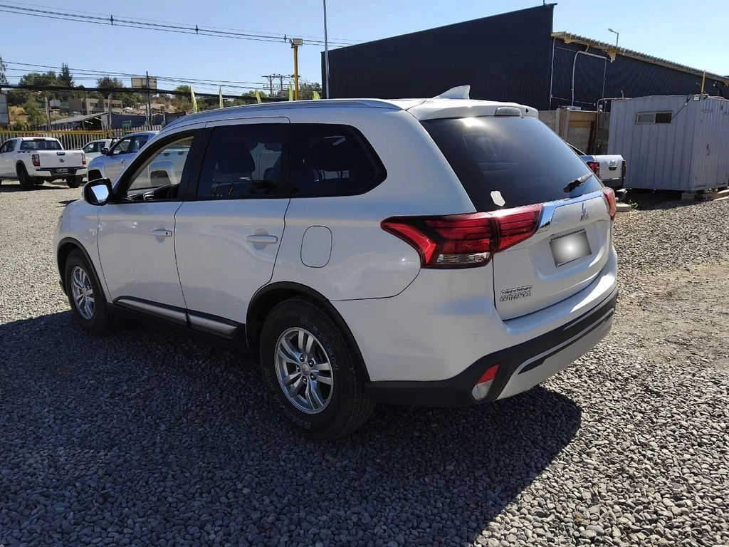 MITSUBISHI OUTLANDER 2.0 4x2 Mt 5p año 2021