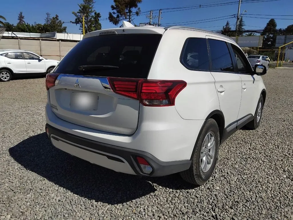 MITSUBISHI OUTLANDER 2.0 4x2 Mt 5p año 2021