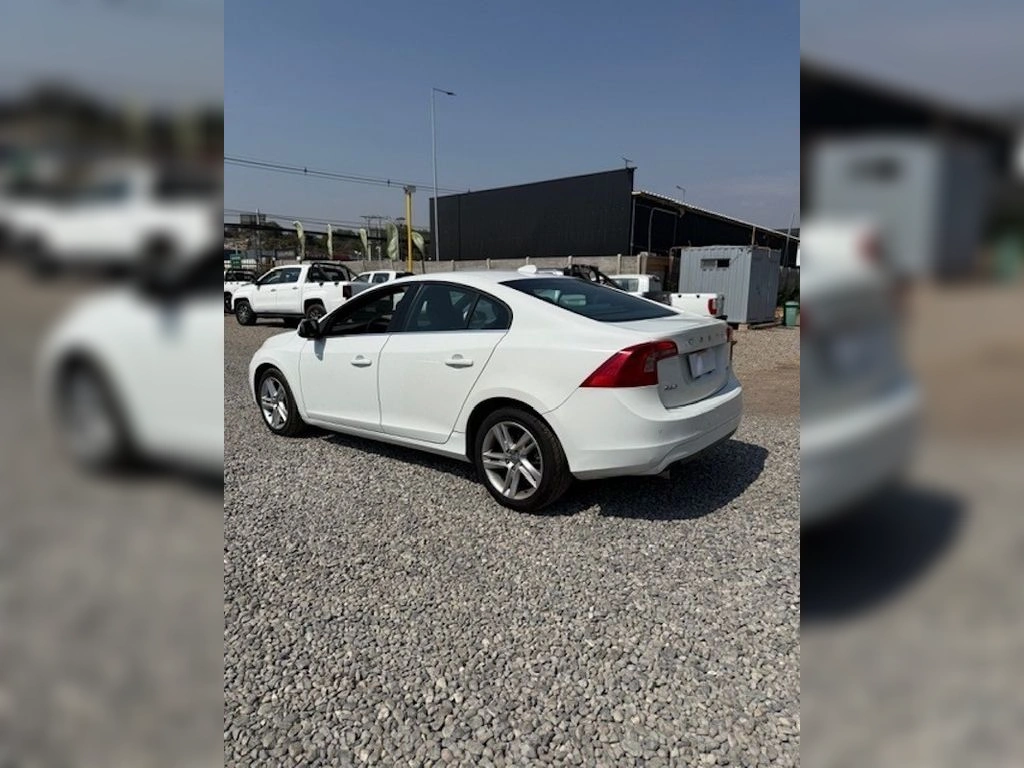 VOLVO S60 1.6 D2 Comfort Diesel 4x2 At 4p año 2015