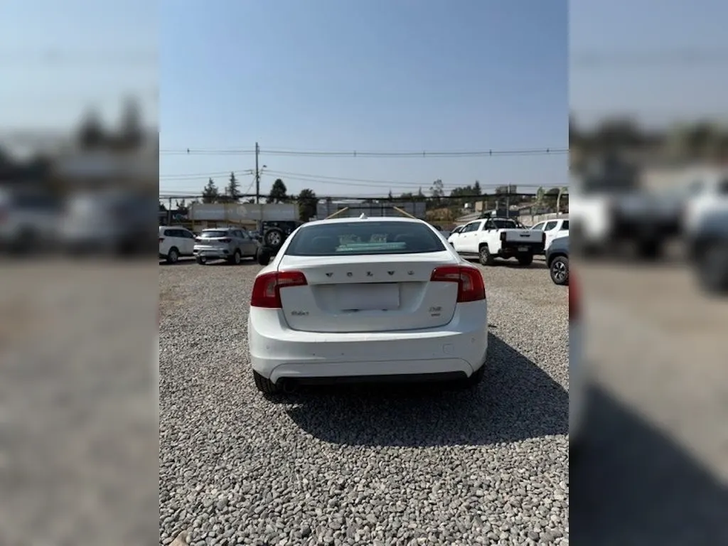 VOLVO S60 1.6 D2 Comfort Diesel 4x2 At 4p año 2015