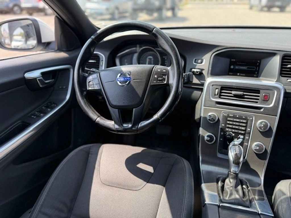 VOLVO S60 1.6 D2 Comfort Diesel 4x2 At 4p año 2015