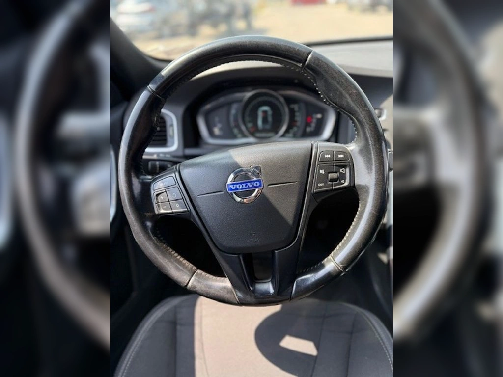 VOLVO S60 1.6 D2 Comfort Diesel 4x2 At 4p año 2015