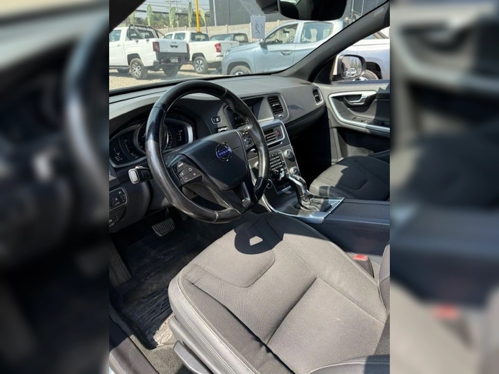 VOLVO S60 1.6 D2 Comfort Diesel 4x2 At 4p año 2015