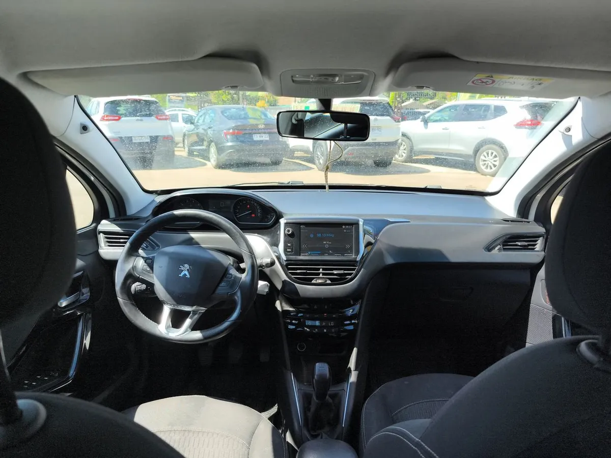 Peugeot 208 1.2 Active Pack Puretech 4x2 Hb 82hp E6 Mt 5p año 2018