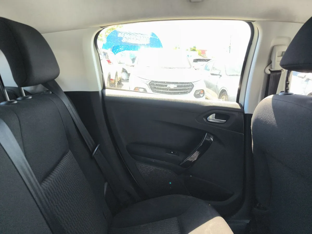 Peugeot 208 1.2 Active Pack Puretech 4x2 Hb 82hp E6 Mt 5p año 2018