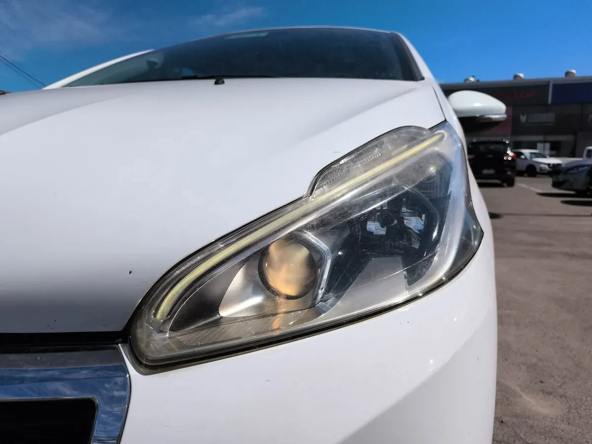 Peugeot 208 1.2 Active Pack Puretech 4x2 Hb 82hp E6 Mt 5p año 2018