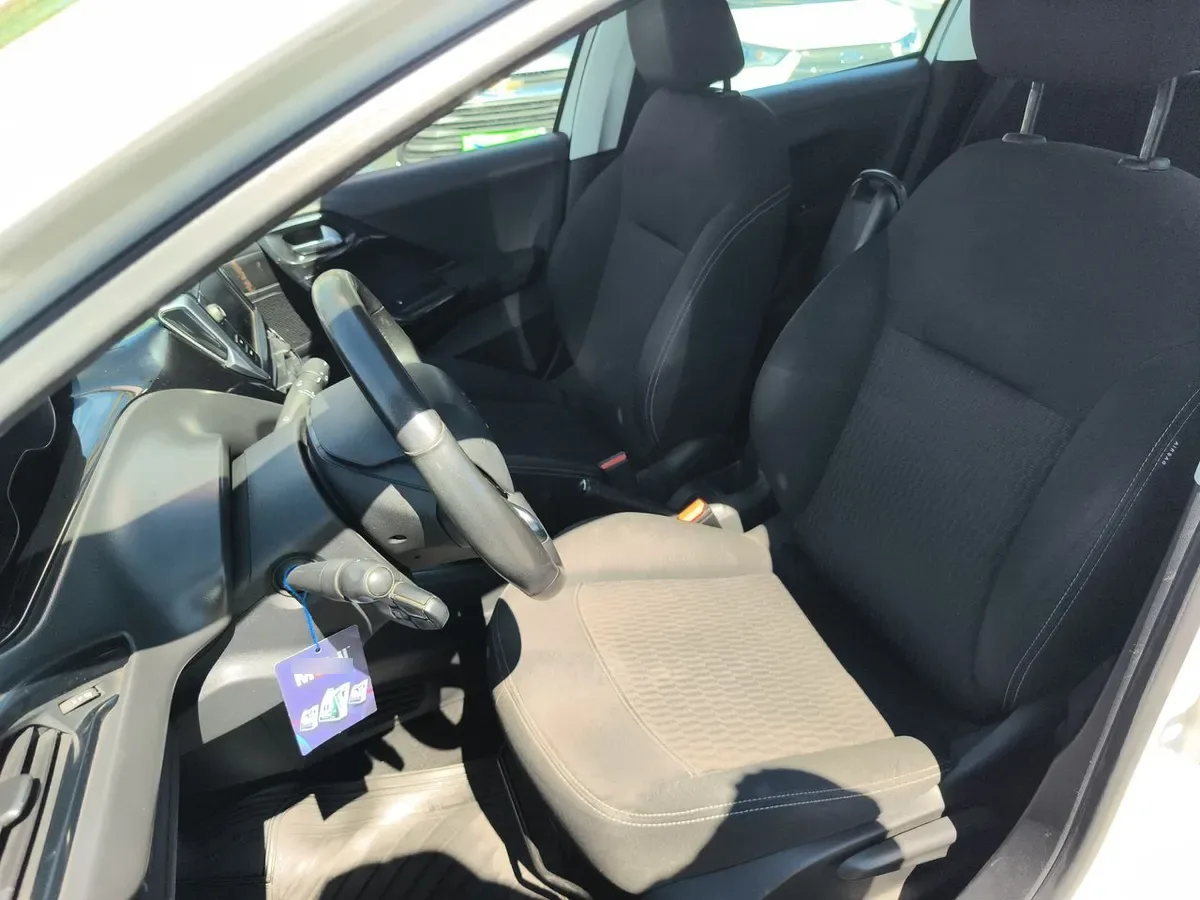 Peugeot 208 1.2 Active Pack Puretech 4x2 Hb 82hp E6 Mt 5p año 2018
