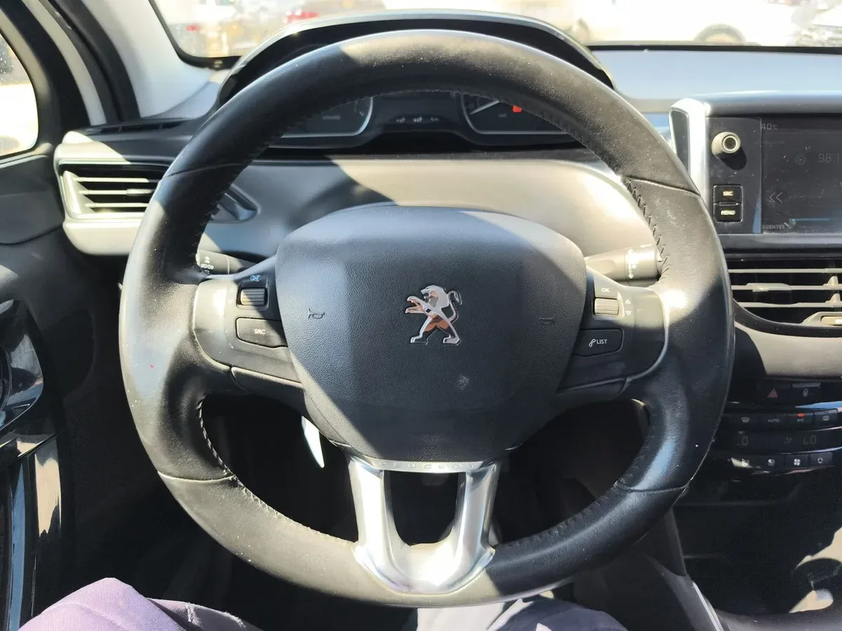 Peugeot 208 1.2 Active Pack Puretech 4x2 Hb 82hp E6 Mt 5p año 2018