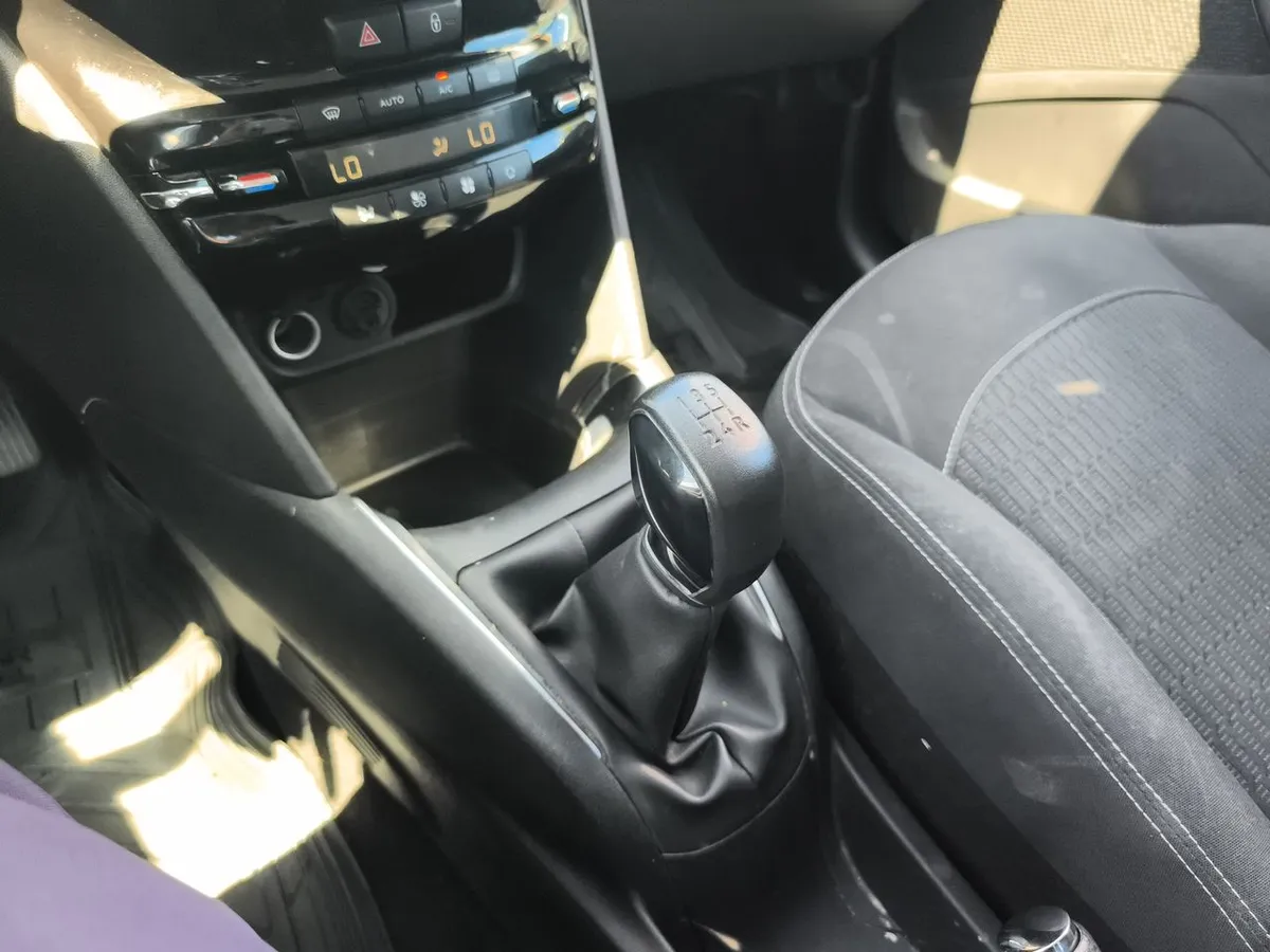 Peugeot 208 1.2 Active Pack Puretech 4x2 Hb 82hp E6 Mt 5p año 2018
