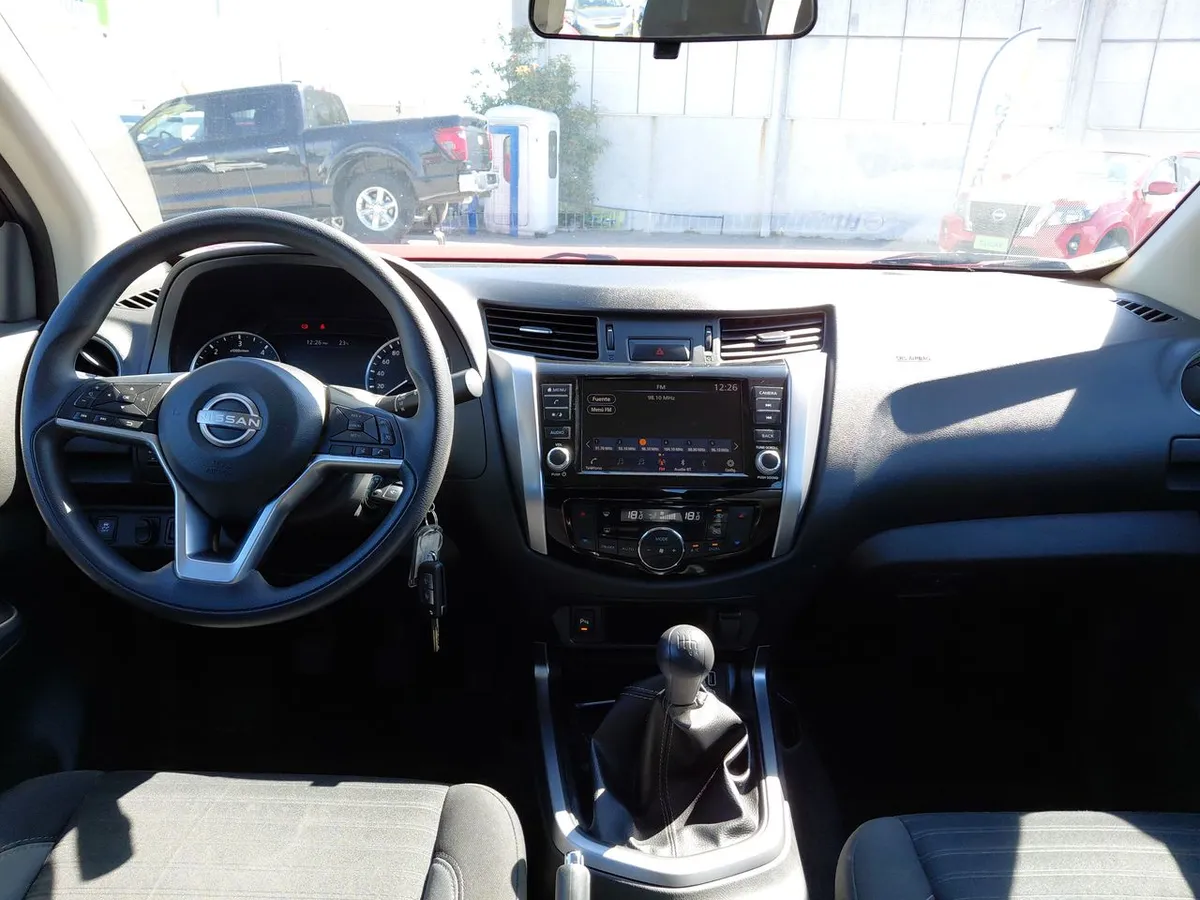 Nissan Navara 2.3d Xe Diesel 4x2 Dob.cab. Mt 4p año 2024
