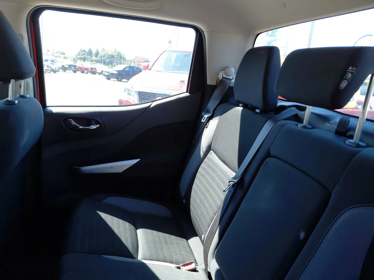 Nissan Navara 2.3d Xe Diesel 4x2 Dob.cab. Mt 4p año 2024