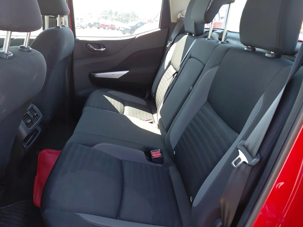 Nissan Navara 2.3d Xe Diesel 4x2 Dob.cab. Mt 4p año 2024
