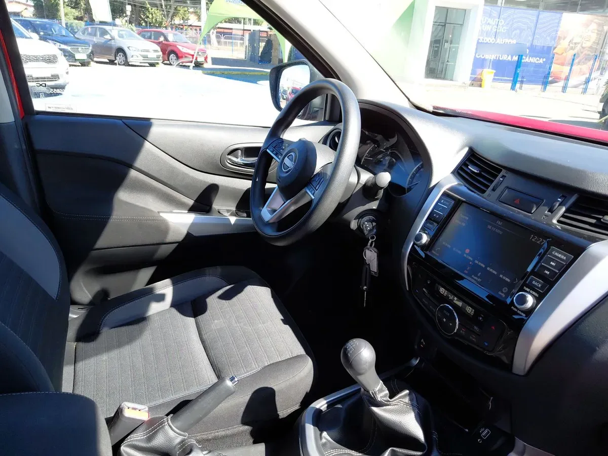 Nissan Navara 2.3d Xe Diesel 4x2 Dob.cab. Mt 4p año 2024