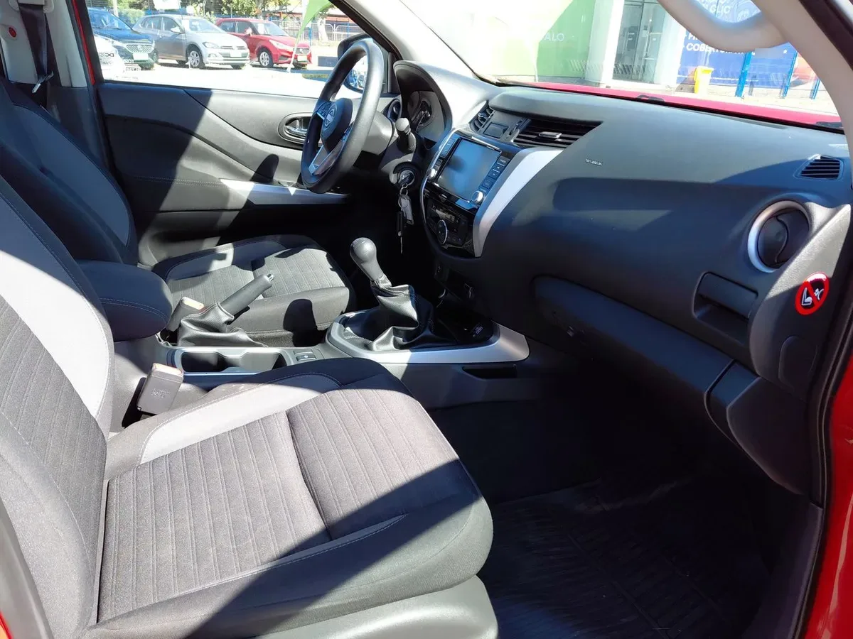 Nissan Navara 2.3d Xe Diesel 4x2 Dob.cab. Mt 4p año 2024