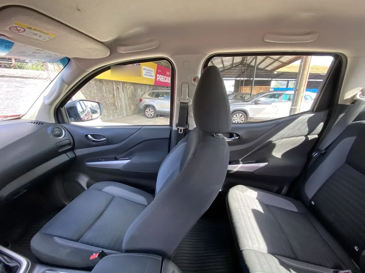 Nissan Navara 2.3d Xe Diesel 4x2 Dob.cab. Mt 4p año 2024