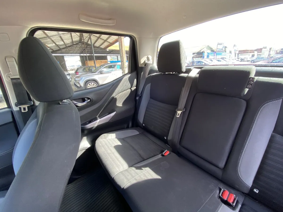 Nissan Navara 2.3d Xe Diesel 4x2 Dob.cab. Mt 4p año 2024