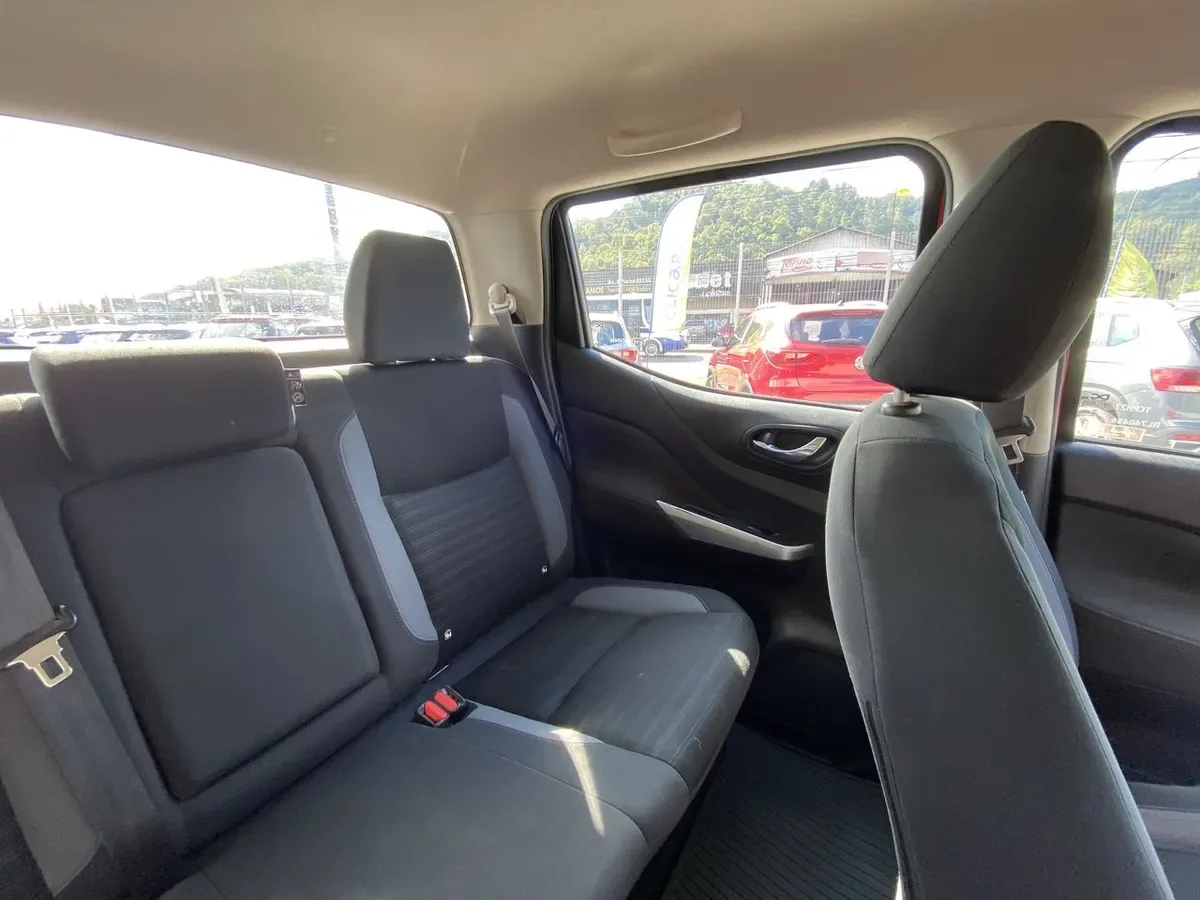 Nissan Navara 2.3d Xe Diesel 4x2 Dob.cab. Mt 4p año 2024