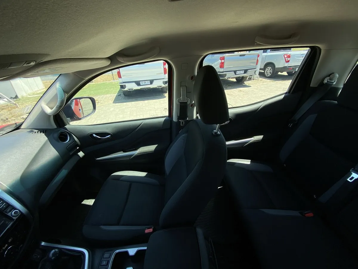 Nissan Navara 2.3d Xe Diesel 4x2 Dob.cab. Mt 4p año 2024
