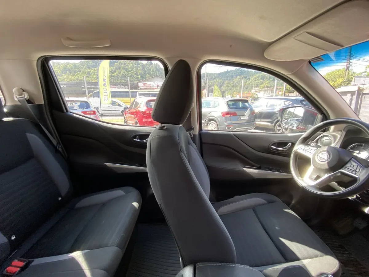 Nissan Navara 2.3d Xe Diesel 4x2 Dob.cab. Mt 4p año 2024